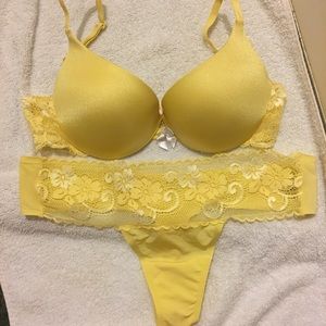 victoria's secret bra and panty